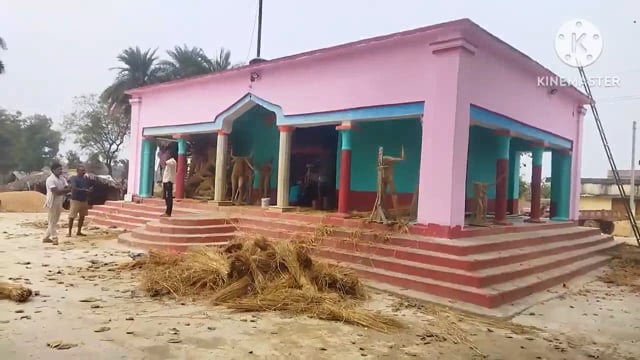 चैती नवरात्र को लेकर प्राचीन चैती दुर्गा मंदिर फुल्लीडुमर में प्रतिमा निर्माण का कार्य जोरों पर