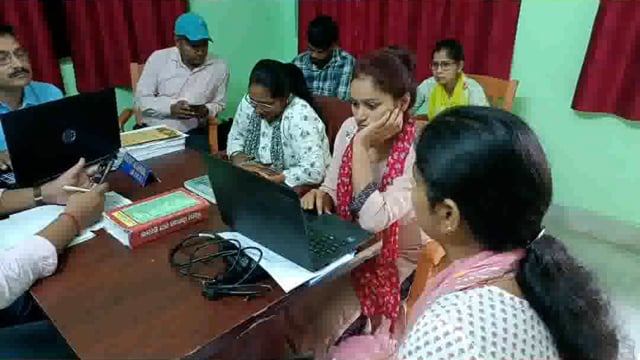 लखीसराय-पंचायती राज कार्यालय सूरजगढ़ा में बीपीआरओ के द्वारा पंचायत सचिवों के साथ की गई सप्ताहिक बैठक