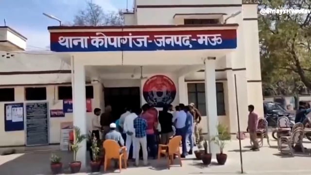 ग्रामीणों ने आक्रोशित होकर किया प्रदर्शन