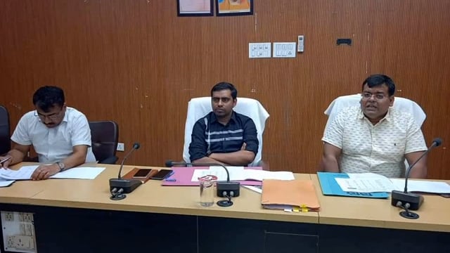 DM व CDO कि अध्यक्षता में स्वच्छ भारत मिशन मैनेजमेन्ट कमेटी की बैठक कलेक्ट्रट सभागार में सम्पन्न हुई।