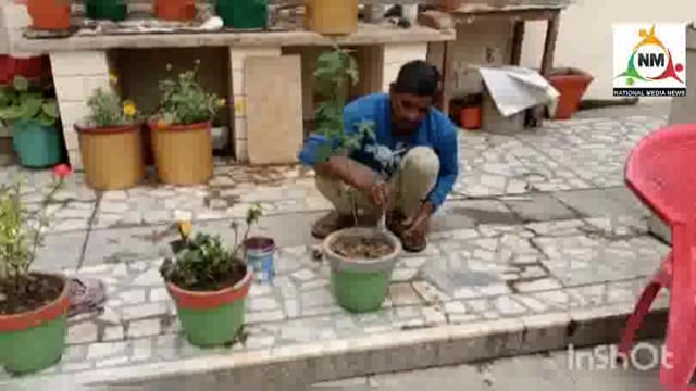 चैत्र नवरात्रि को लेकर देवी मंदिरों में तैयारियों को पूर्ण करने में लगे कारीगर।