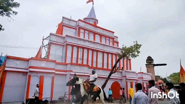 सुगौली के श्रीपुर में हो रही है बसंतीय दुर्गा पूजा।कलश स्थापन को लेकर 1001 कन्याएं शोभा यात्रा में हुई शामिल।