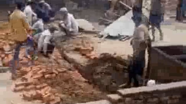 पुलिस ने भूमि पर करवाया कब्जा, मामला कोर्ट में विचाराधीन
डीजीपी आदेश को कुंडा पुलिस ने किया दरकिनार, की अवहेलना 