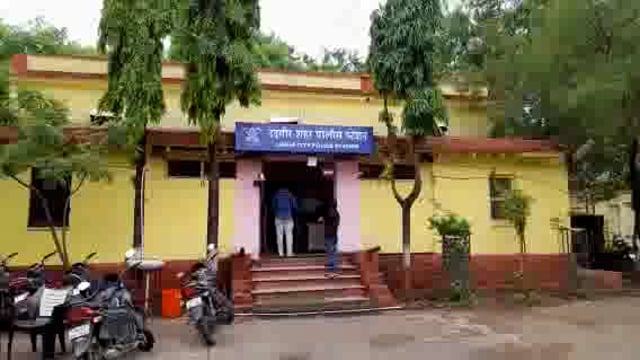 शहर पोलिसांची शहरात दोन ठिकाणी मटका जुगारावर धाड,32 हजार रुपयांचा मुद्देमाल केला जप्त