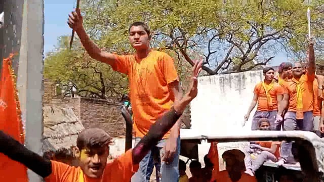 खैर तहसील क्षेत्र में हिंदू महा संगठन युवा ने भगवान राम की झांकियां निकाली वह भ्रमण भी किया गांव गांव में