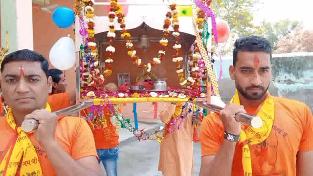 खैर तहसील के क्षेत्र गांव शिवाला में नवदुर्गा के उपलक्ष में भगवान श्री राम की निकाली प्रभात फेरी