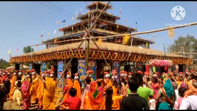 खेतर शीतला स्थान के प्रांगण में लक्ष्मी नारायण महायज्ञ को लेकर निकाली गई भव्य कलश शोभायात्रा