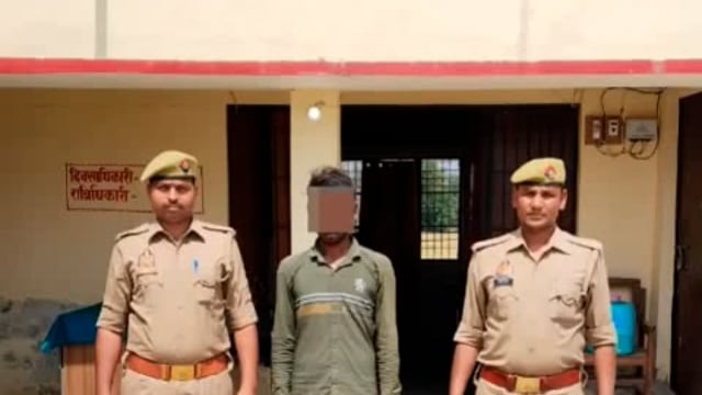 थाना कठेला समय माता पुलिस द्वारा छेड़खानी के आरोपी अभियुक्त को गिरफ्तार कर माननीय न्यायालय भेजा गया ।