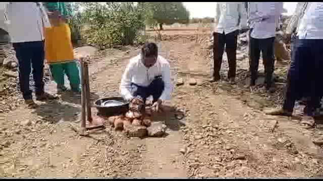 तोंडार येथे गुढीपाडव्याच्या शुभमुहूर्तावर सिमेंट रस्त्याच्या कामांचा शुभारंभ