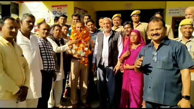 जसपुरा थाना प्रभारी का स्थानांतरण होने पर थाना परिसर में हुआ विदाई समारोह,प्रभारी निरीक्षक को दी विदाई