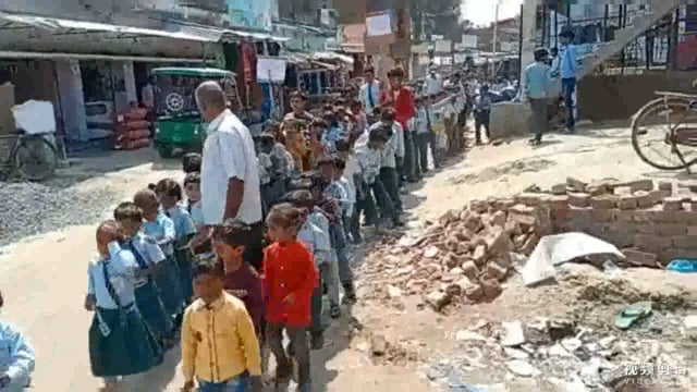 बिहार दिवस के अवसर पर स्कूली बच्चों ने निकाली जन जागरूकता रैली 111 वर्ष का हुआ बिहार।