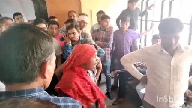 रोती रही नंनद भोजाई नहीं रुका बैनामा सब रजिस्ट्रार कार्यालय में हुआ जमकर हंगामा व मारपीट