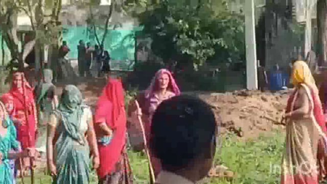 अतिक्रमण खाली करवाने गई पुलिस पर हुआ पथराव व फायरिंग आधा दर्जन पुलिसकर्मी हुए घायल एक दर्जन हमलावरो को लिया हिरासत में