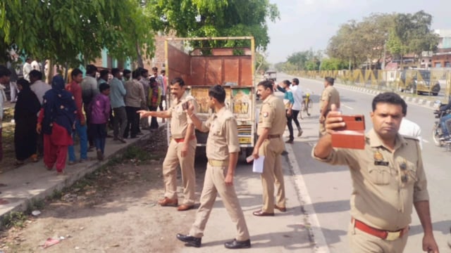 धनारी थाना क्षेत्र के खलीलपुर गांव में पशुशाला का ताला तोड़कर 25 बकरी व अन्य सामान चोरी कर चोर हुए फरार |