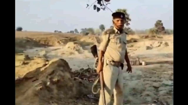 *बेलहर के जरलाही जंगल से छापेमारी कर पुलिस ने तीन भठिया को किया जब्त,30 लीटर महुआ शराब को किया जब्त