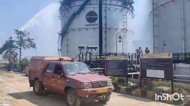 सुगौली के छपरा बहास इंडियन ऑयल में आग बुझाने को लेकर हुआ मॉक ड्रील।