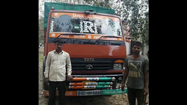 चिल्ला तिराहे से चोरी के मवेशियों से भरा हुआ डीसीएम ट्रक तथा दो युवकों को चिल्ला पुलिस ने पकड़ा