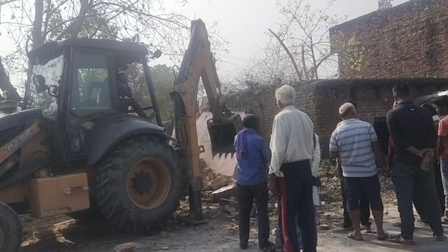 बाघराय थाना क्षेत्र के भीटारा में  राम वन गमन मार्ग पर हुआ ध्वस्तीकरण  का कार्य जहाँ पर एन एचआई के अधिकारीभी रहें मौजूद,