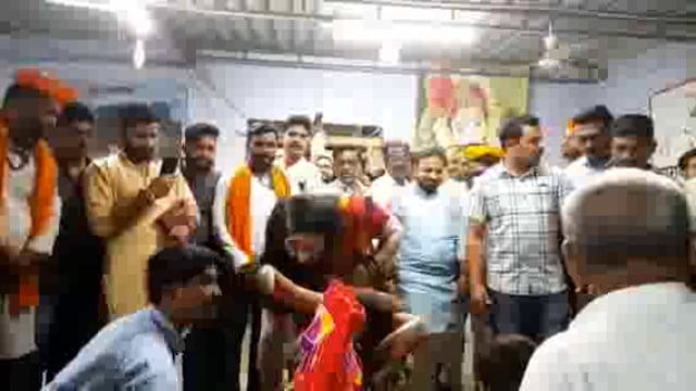 सोमनाथपूर येथील गोवर्धन संस्थेला कालीचरण महाराज यांनी दिली भेट,गोवंशाची केली पूजा