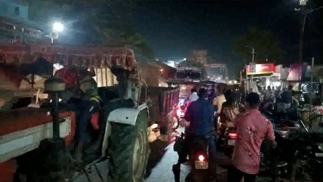 लखीसराय-सूरजगढ़ा राष्ट्रीय राजमार्ग एनएच 80 पर ट्रक का इंजन अचानक बंद हो जाने से एनएच 80 काफी देर तक आवाजाही बंद