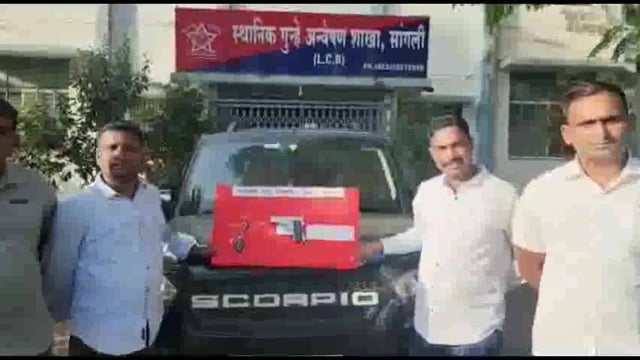 आटपाडी मध्ये अवैध पिस्तूल सह दोघांना पोलिसांनी केली अटक स्थानीक; गुन्हे अन्वेषण शाखेची कारवाई