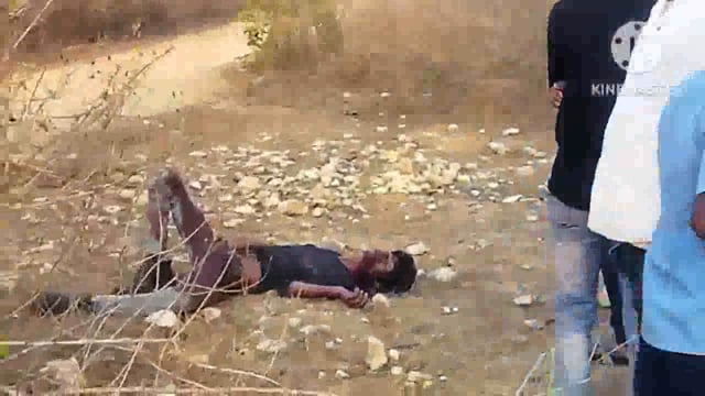 जतकुटिया जंगल के पास मिले शव की सूचना पर परिजन फुलीडूमर थाना पहुंच शव की पहचान कर अज्ञात लोगों पर दर्ज कराई प्राथमिकी