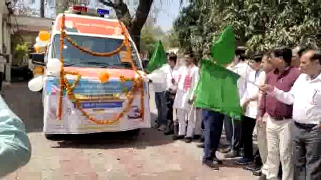 



डीएम ने हरी झंडी दिखाकर वेटरनरी यूनिट को किया रवाना