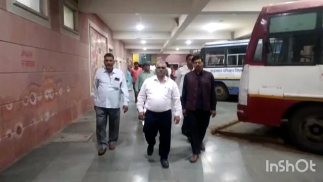 क्षेत्रीय प्रबंधक उत्तर प्रदेश परिवहन निगम का तूफानी दौरा गोवर्धन बस स्टैंड का किया निरीक्षण