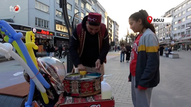 Sokak Sokak Gezip Osmanlı Macunu Satıyor