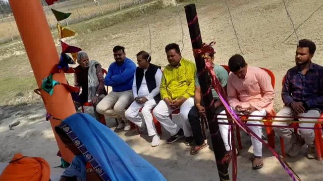 मनकापुर : ललकपुर में नव निर्मित माँ काली के स्थान का ब्लॉक प्रमुख ने पूजा पाठ कर किया उद्घाटन 