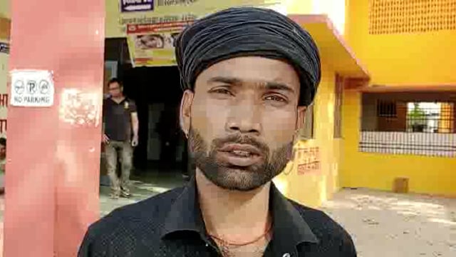 NH19 पर भीखेपुर पेट्रोल पंप के पास हुआ सड़क हादसा हुई एक युवक बाइक सवा गंभीर रूप से घायल राहागीर ने मीडिया को दी जानकारी