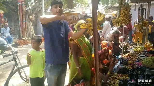 छठ पूजा को लेकर सिरदला प्रखंड के बाजारों में खरीदारों की लगी भीड़ फलों तथा सब्जियों की बढ़ी मांग 