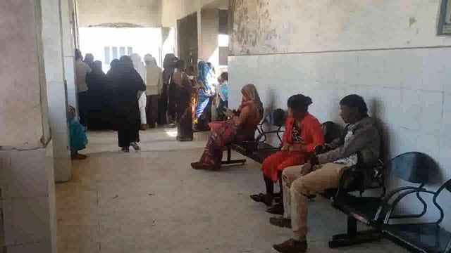 नगर पंचायत बिस्कोहर के अशोक नगर में बरामदे में बैठे वृद्धि पर सांड़ ने किया हमला हालत गंभीर