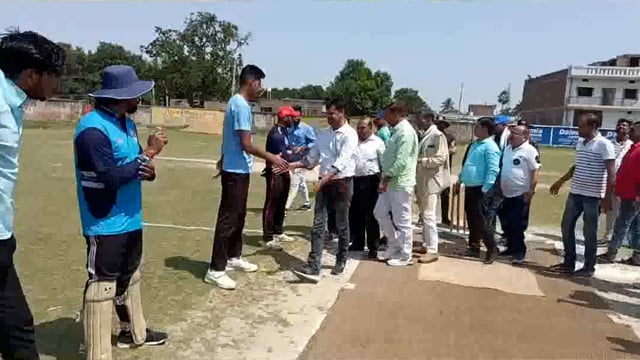 लखीसराय-राज्य स्तरीय क्रिकेट टूर्नामेंट के फाइनल मैच में सूरजगढ़ा की टीम ने पाटलिपुत्र को 3 रन से हराकर विजेता बनी