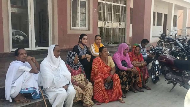 वृंदावन कोतवाली में किन्नरों ने की शिकायत 