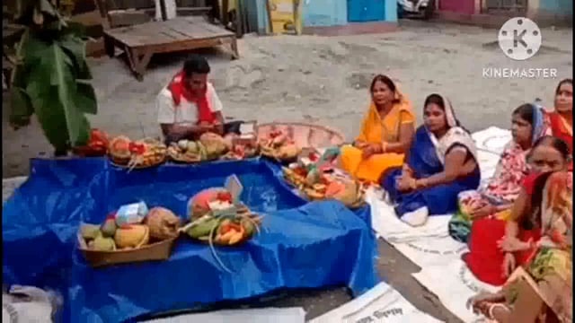 बिस्फी प्रखंड के विभिन्न स्थानों पर दर्जनों लोगों ने मनाया चैती छठ,डूबते सूर्य को दिया अघ्य