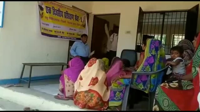 पैलानी के राजकीय पशु चिकित्सालय में बुन्देलखण्ड महिला समृद्धिकरण के अंतर्गत एक दिवसीय ब्रायलर पालन योजना का प्रशिक्षण 