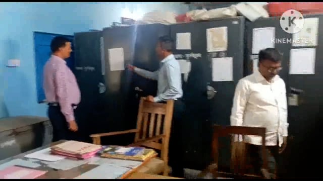 फुल्लीडुमर प्रखंड का निरीक्षण करने पहुंचे डीडीसी बांका, ग्रामीणों ने अंचल एवं प्रखंड में व्याप्त भ्रष्टाचार की की शिकायत