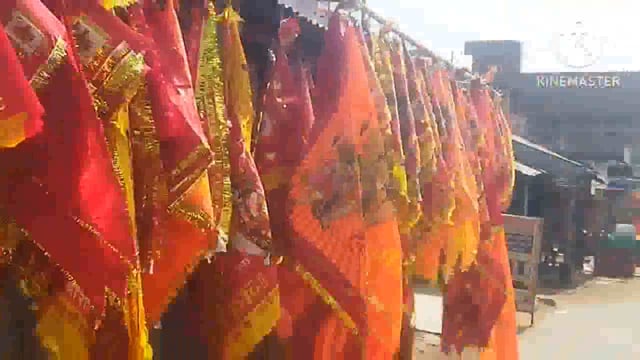 रामनवमी पर्व को लेकर बजरंगी फताका से सजा बाजार