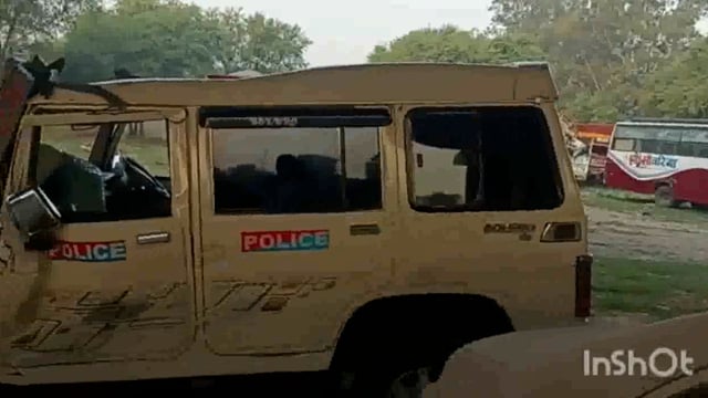 यमुना एक्सप्रेस वे पर पेट्रोलिंग कर रही पुलिस की गाड़ी पीछे से टेक्टरट्रॉली में घुसी चालक की मौत पुलिसकर्मी गंभीर घायल