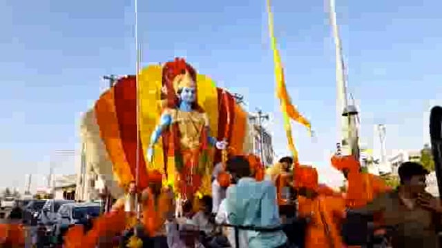 श्रीराम नवमी निमित्त शोभा यात्रेची भव्य मिरवणूक,खासदार सुधाकर शृंगारे यांनी हलगीच्या तालावर धरला ठेका