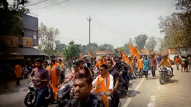 कड़ी सुरक्षा के बीच अमरपुर शहर में राम भक्तों के द्वारा रामनवमी को लेकर निकाली गई भव्य शोभायात्रा