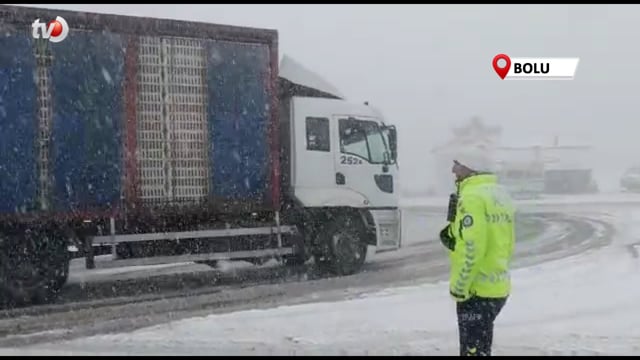 Bolu Dağı'nın İstanbul İstikameti Trafiğe Kapandı