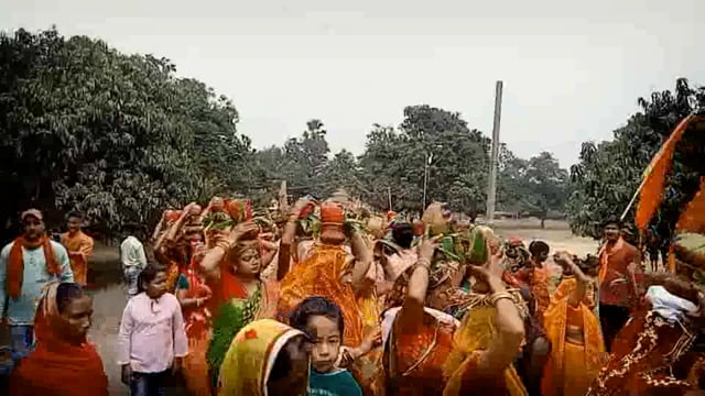 महोता गांव में तीन दिवसीय अखंड संकीर्तन को लेकर निकाली गई भव्य कलश शोभायात्रा