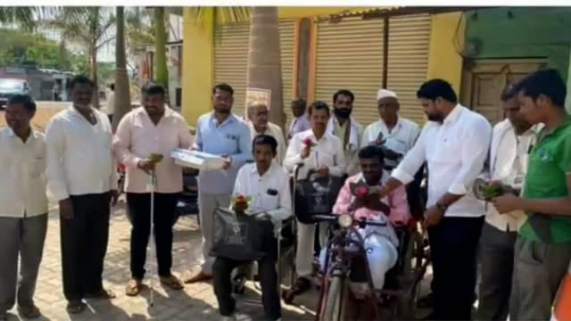 देवर्जन ग्रामपंचायतच्या वतीने दिव्यांग बांधवांना केले साहित्याचे वाटप