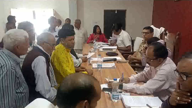 पुरातत्व विभाग के चकरोड को लेकर की शिकायत