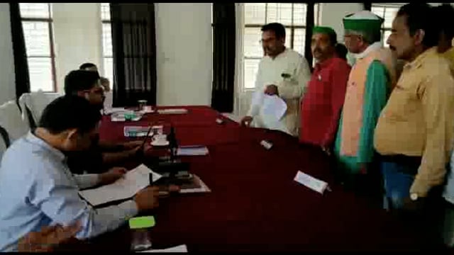 पैलानी के सम्पूर्ण समाधान दिवस में असमय हुई बारिश तथा ओला वृष्टि की क्षतिपूर्ति का गुजता रहा मामला