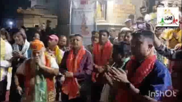 आईजी जोन आगरा दीपक कुमार और एसएसपी मथुरा शैलेश कुमार पांडे एकादशी पर पहुंचे वृंदावन,
यमुना मैया की आरती में हुए शामिल।