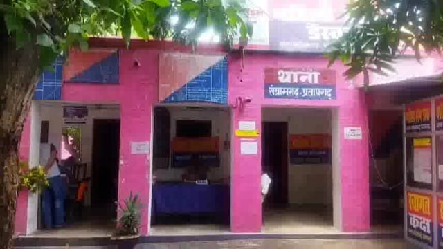 बुजुर्ग का शव मिलने से क्षेत्र में हड़कंप, चार दिन पुराना शव, 
थाना संग्रामगढ़ पुलिस ने पोस्टमार्टम के लिए भेजा शव