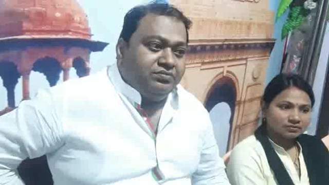 बलरामपुर : उतरौला पूर्व विधानसभा प्रत्याशी हसीब खान व उनकी टीम ने खजूर पैकेट बांट कर पवित्र रमजान महीने का दिया बधाई 